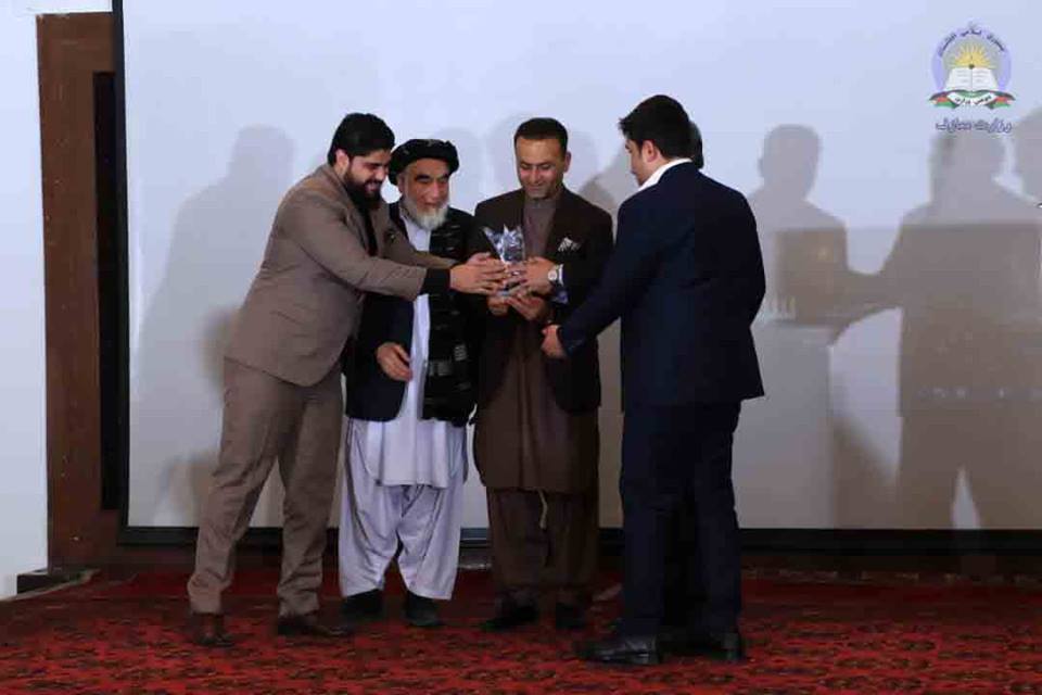 "وزیر معارف" عنوان "برترین وزیر سال 1397" را از آن خود کرد