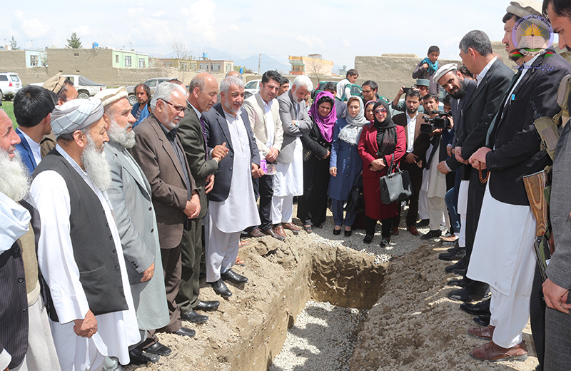 کابل بګرامیو ولسوالې کې د محلي زده کړو د بنسټ ډبره کیښودل شوه