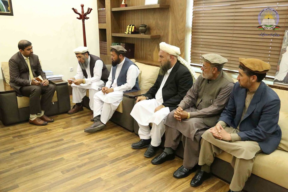 وزیر معارف بر پیگیری و حل مشکلات معارف "غور" تعهد سپرد