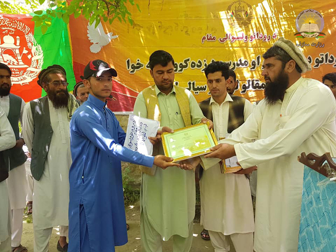 د ننګرهار د زده کوونکو ترمنځ د سولې مقالو لیکلو سيالۍ ترسره شوې