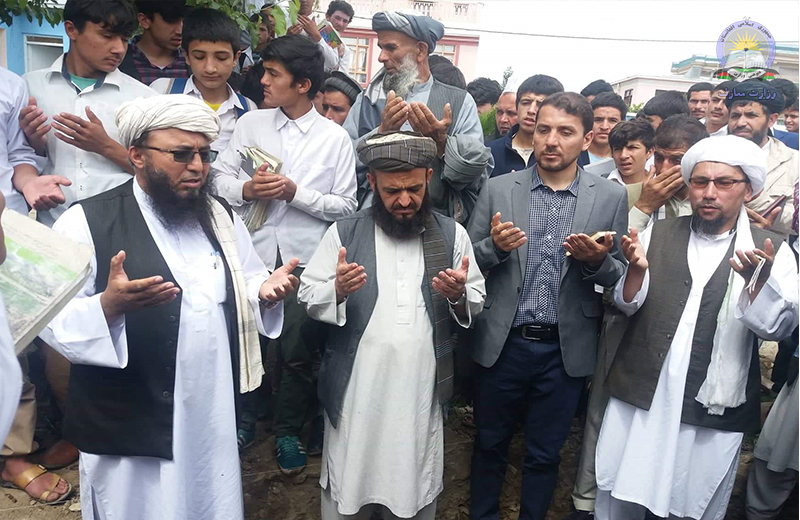 سنگ تهداب یک محراب مسجد در صحن لیسه عبدالودود شهید گذاشته شد