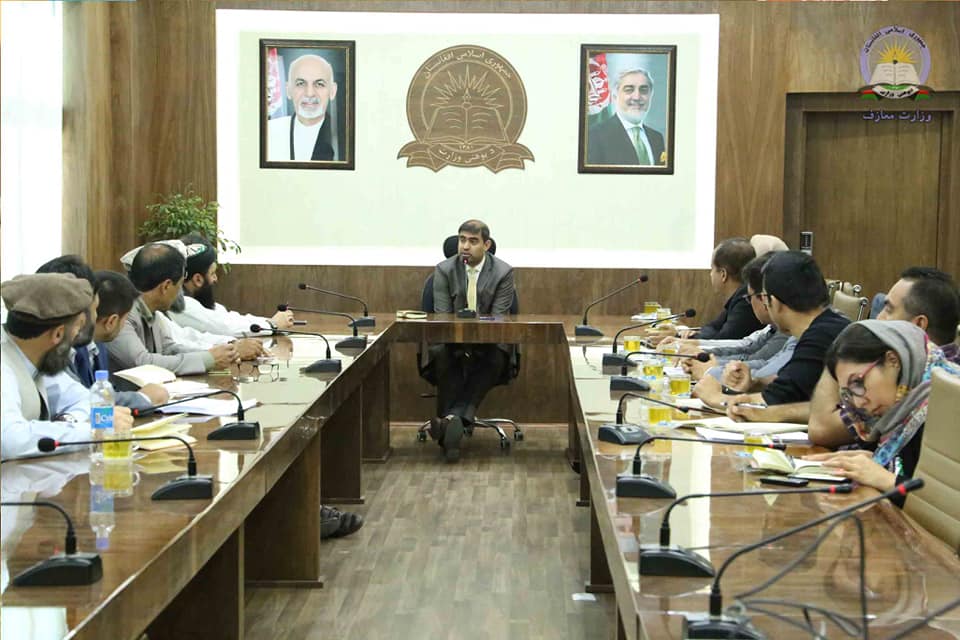 د ډاکتر بلخي په شتون کي د ښوونځي او مدرسې نژدي کیدو په موخه د پوهنې وزارت غونډي