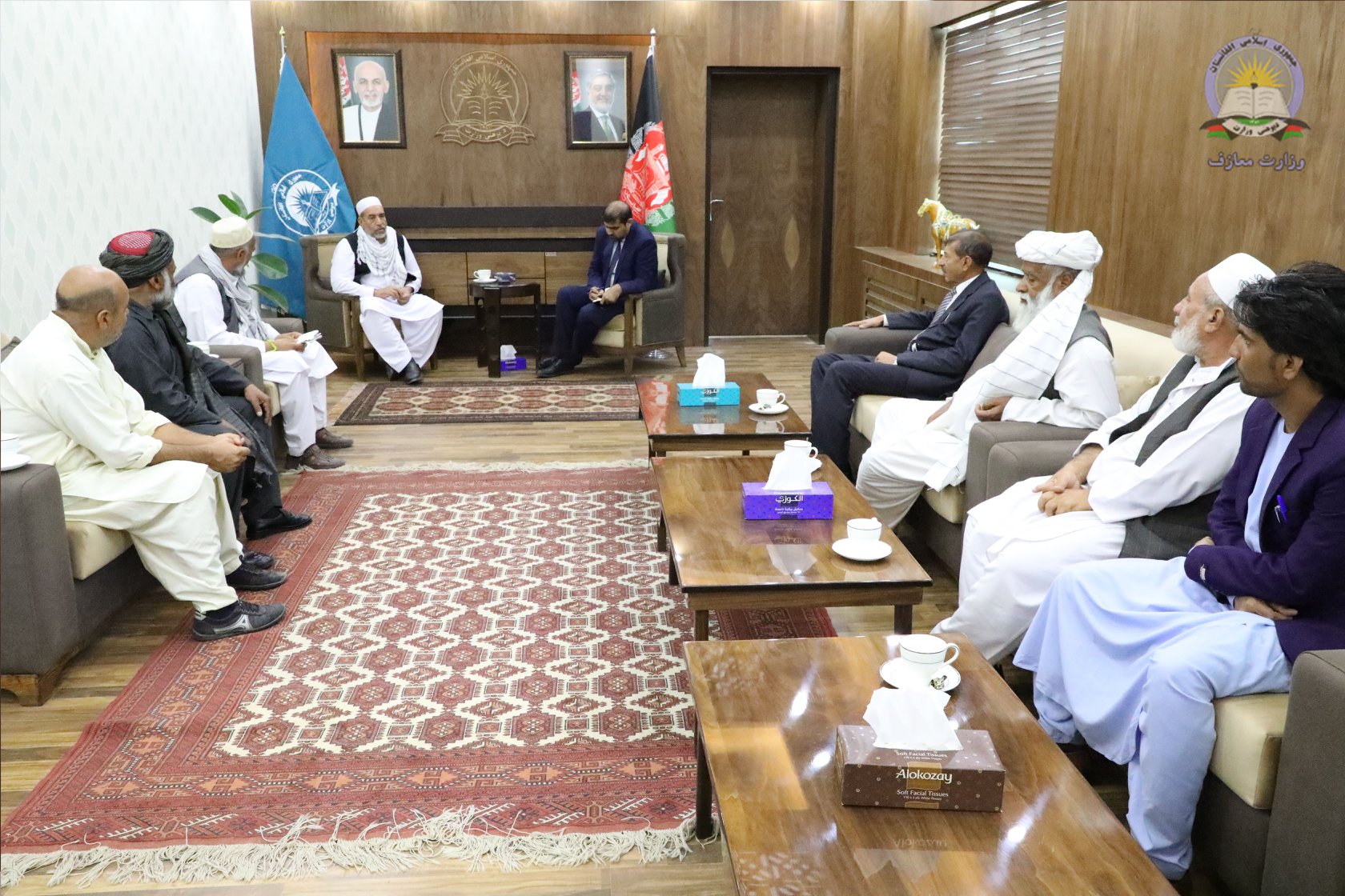 وزیر معارف با شماری از بزرگان "فراه" ملاقات کرد