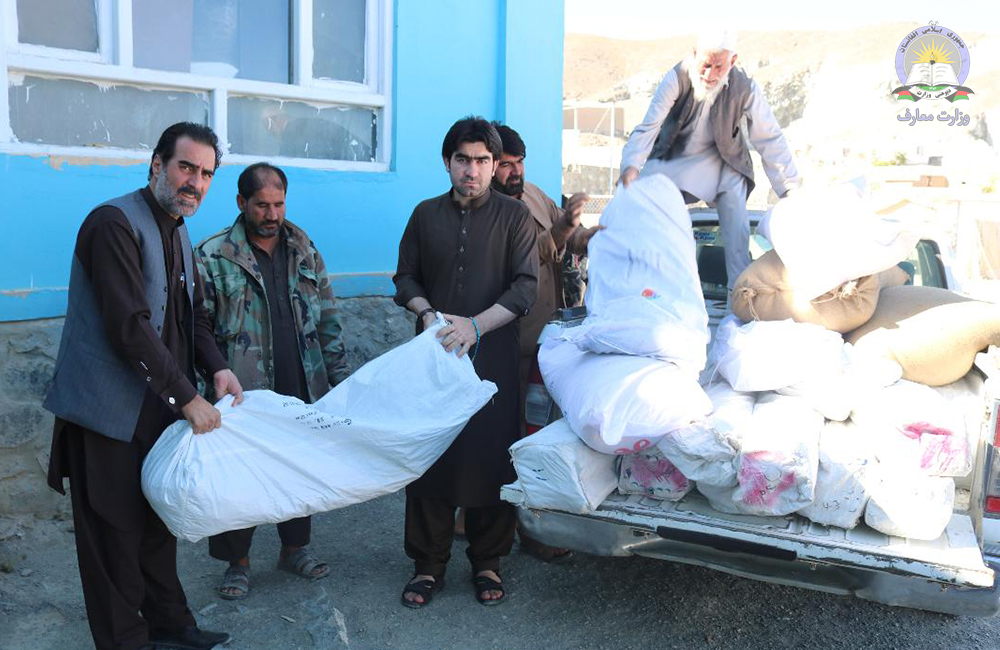 د لوګر له یوه ښوونځي سره د خیمو مرسته وشوه