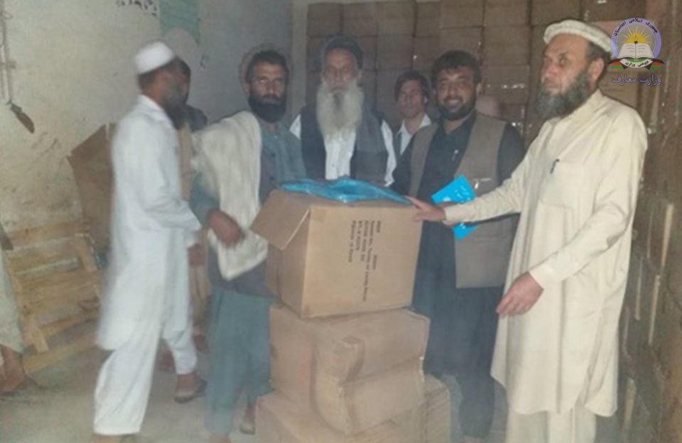 د لغمان د ښوونځیو ښوونکو او زده کوونکو سره د قرطاسیې مرسته وشوه