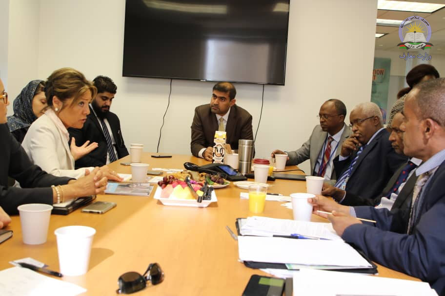 پوهنې وزیر ډاکتر بلخي د ECW بنسټ نړیوالې مسئولې یاسمین شریف سره لیدنه او خبرې اترې وکړې