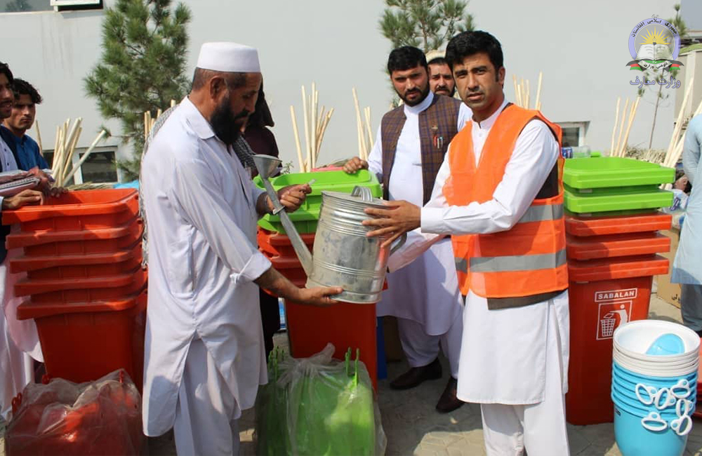 خوست کې ‏د ښوونځیو پاک ساتلو او  زده کوونکي او د پاکوالي کلتور سره د اشنا کیدو په اړه یو ورځینۍ ورکشاپ دایر او یو شمېر ښاري ښوونځیو ته د نظافت لوازم وویشل 