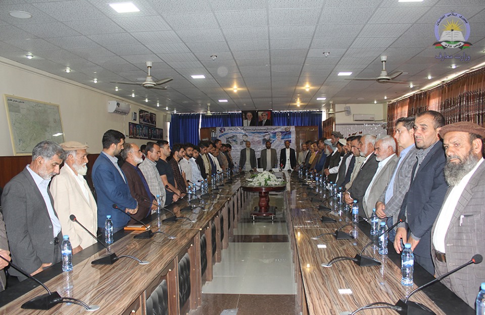 تقدیر از آمرین برتر مکاتب معارف بادغیس