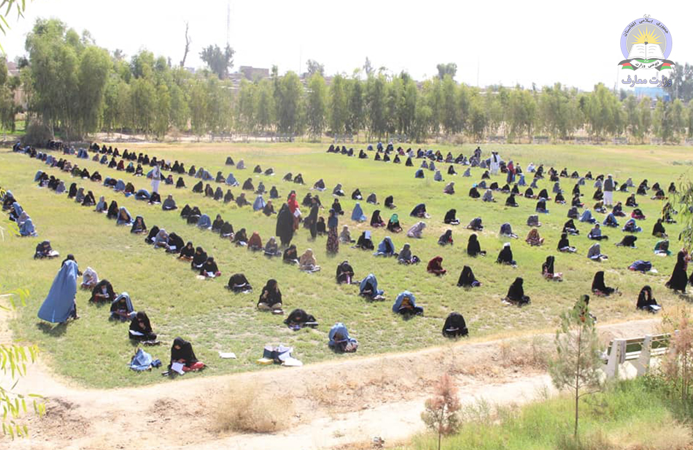 هلمند په ښوونځیو کې ۱۳۸۸ حق الزحمه یی او قراردادی ښوونکي ګومارل کېږي 