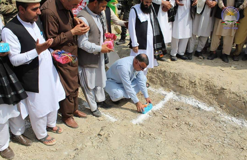 خوست کې د ۱۲ ښوونځیو لپاره د ودانیو د بنسټ ډبره کېښودل شوه او تر څنګ د ۶ ښوونځیو لپاره د محلقاتو د جوړولو کار پیل شو.