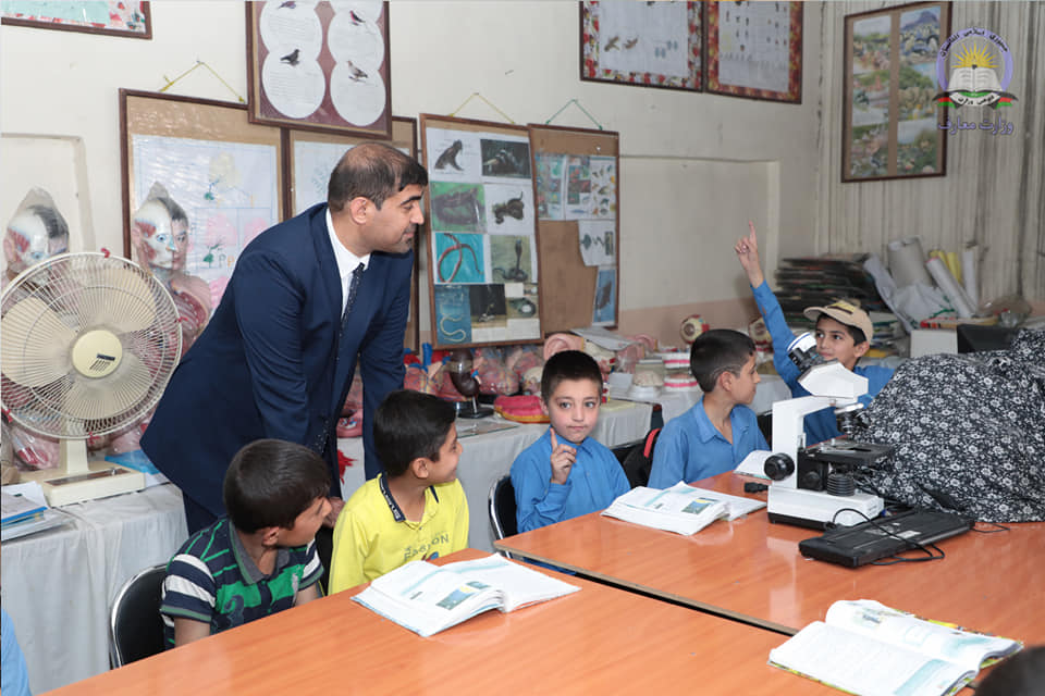 وزیر معارف بدون اطلاع قبلی از لیسه عالی درخانی شهر کابل بازدید کرد