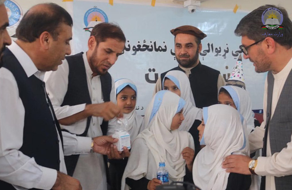 په ننګرهار کې زده کوونکو ته د کولمو چنجیو د ګولیو د ویش کمپاین پیل شو