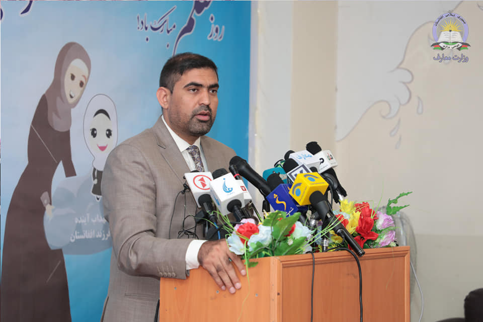 په غازي عالي لیسه کې د پوهنې وزیر ډاکتر بلخي له لوري د ښوونکي ورځ ولمانځل شوه