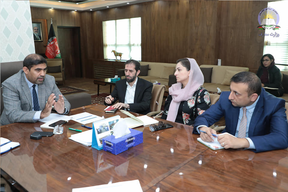 په ښوونځيو کې د ACR درسي کتابونو پلي کولو څرنګوالي په اړه پوهنې وزارت مشرتابه مهمه غونډه تر سره کړه