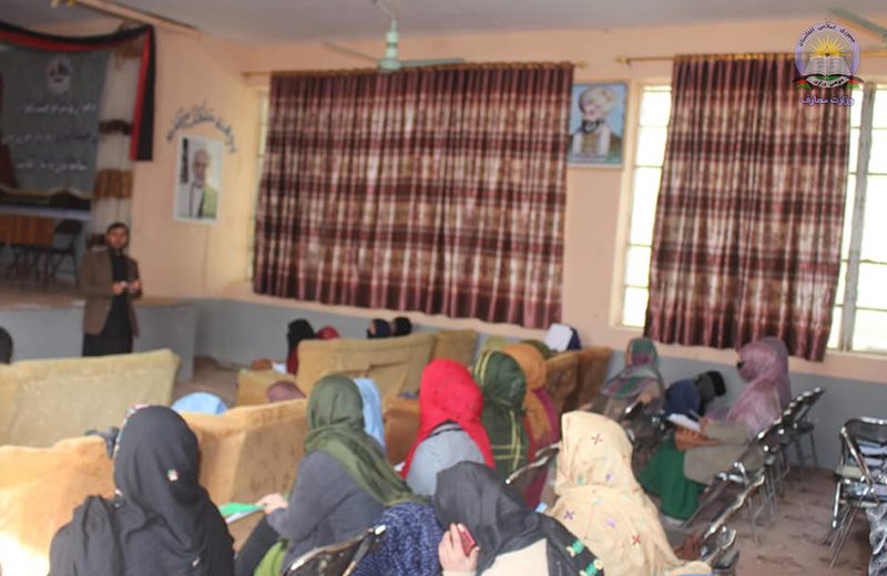 هلمند کې ۴۷۲ ښوونکو ته د روغتیايي مسایلو په تړاو روزنه ورکول کېږي