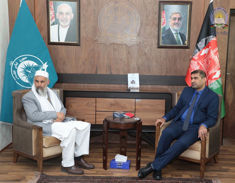 یو شمیر هیوادوالو د پوهنې له وزیر سره وکتل