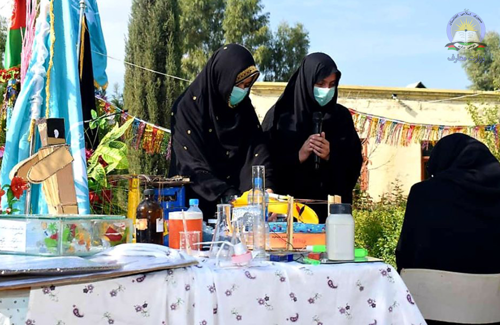 په خوست کې د نجونو د څلورو ښوونځیو د ساینسي تجربو، لاسي صنایعو او موډولونو نندارتونونه جوړ شول