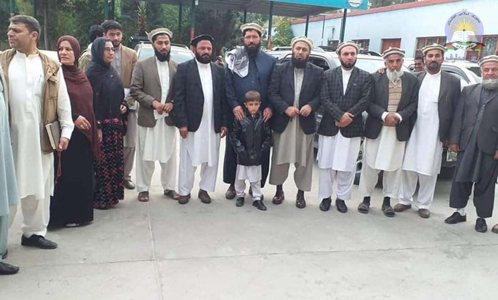 د مشرانو جرګې پلاوي د لغمان ولایت د پوهنې له رئيس سره وکتل