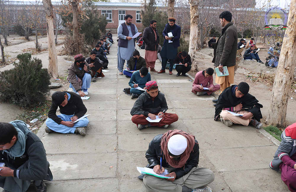 د لوګر په ښوونځیو کې له څلورم ټولګي څخه تر دولسم ټولګي کلنۍ ازموینې پیل شوې