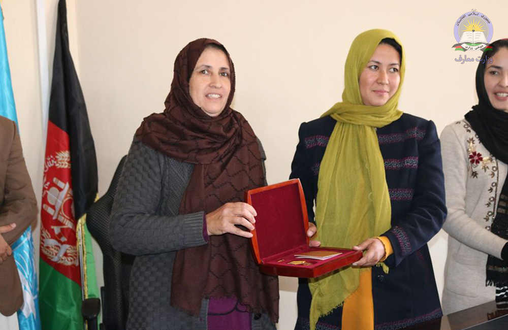 د غزني ولایت د دارالمعلمین یوتن ښوونکي ته د ملالۍ افغان افتخاري مډال ورکړل شو