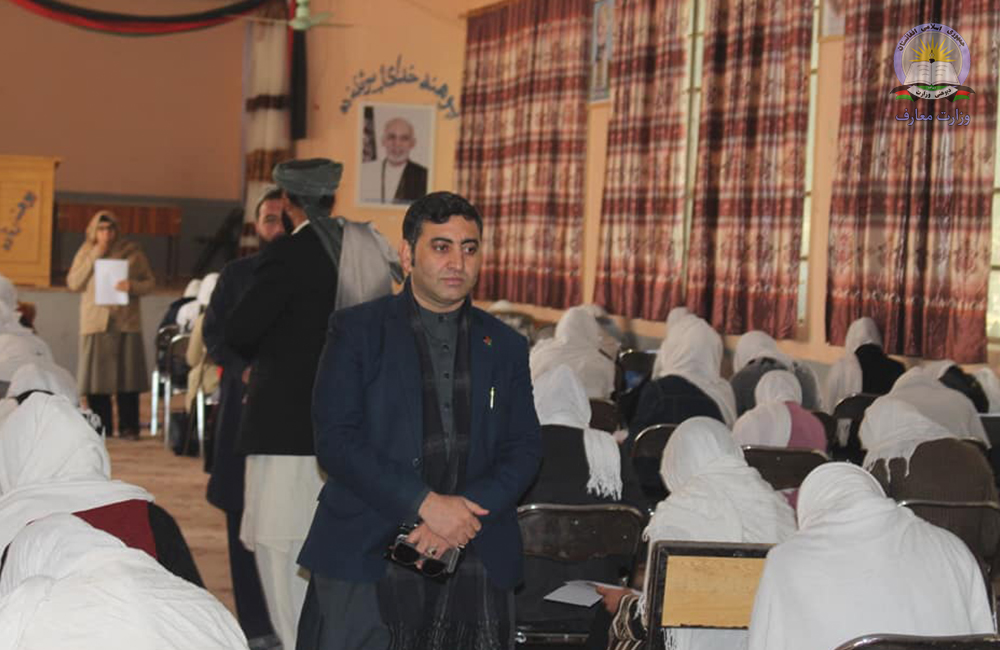 د هلمند د ښوونځیو د زده کوونکو ځخه دستوري پیژندلو په موخه از موینه واخیستل شوه