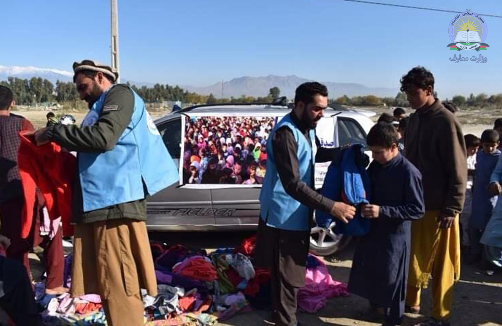 د ننګرهار د زده کوونکو سره د ګرمو جامو مرسته وشوه