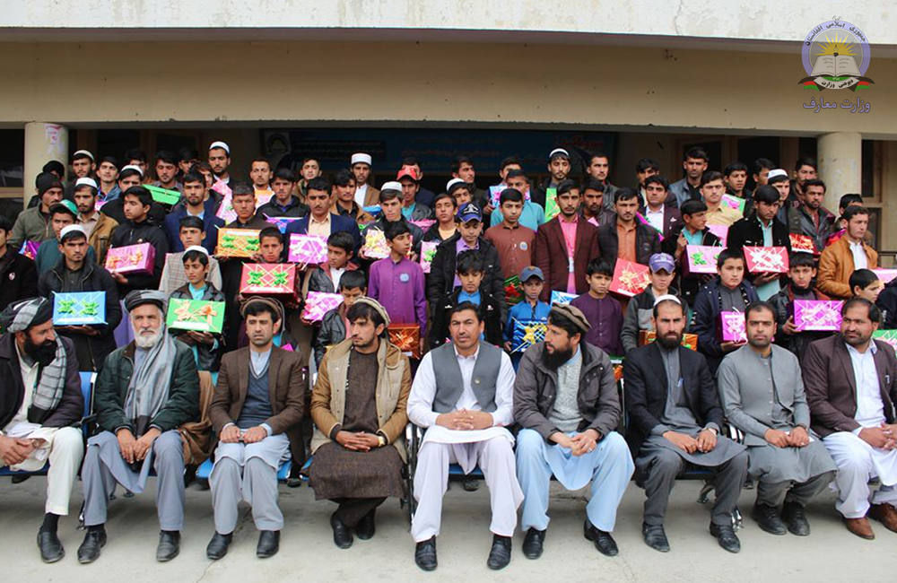 د خوست ولایت د مختلفو ښوونځیو سل ممتاز زده کوونکي وستایل شول