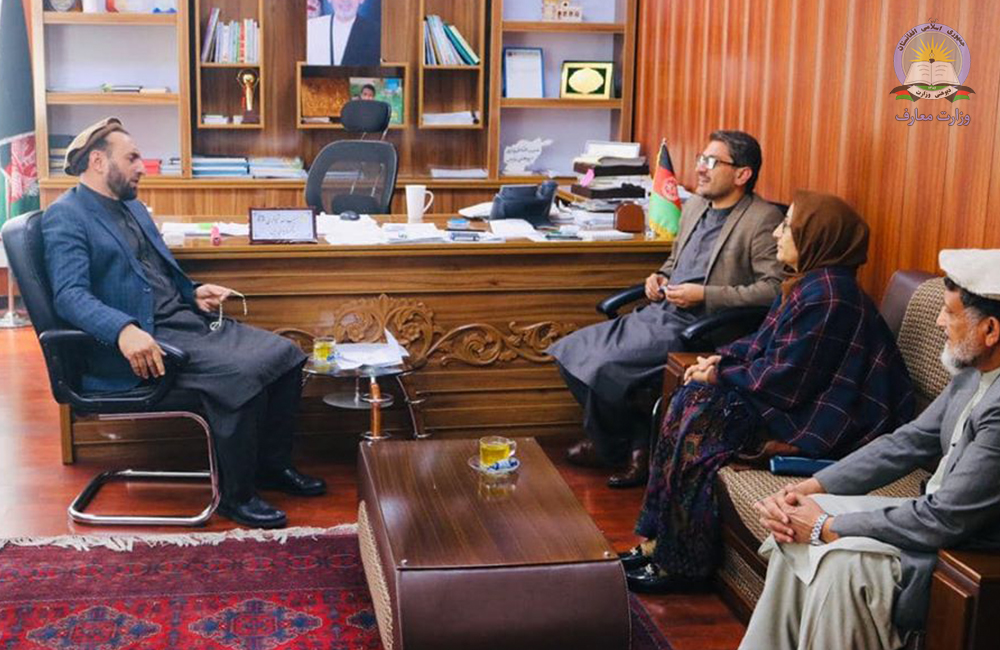 دمشرانو جرګې دوه تنو سناتورانو د ننګرهار د پوهنې له ریس سره ګډه ناسته وکړه