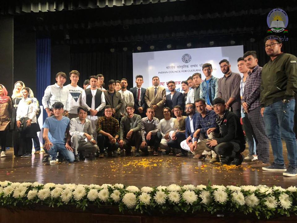 پوهنې وزیر د هند په پونه ښار کې له افغان زده کړیالانو سره وکتل