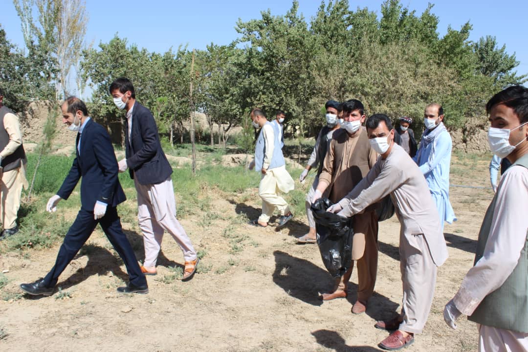 ریاست معارف سرپل حشر عمومی را برای پاکی وصفای مکاتب شهر راه اندازی کرد