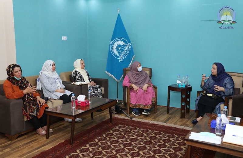 د نه اوریدونکو ملی ښونځۍ د چارواکو سره د پوهنې وزارت د سرپرستې لیدنه