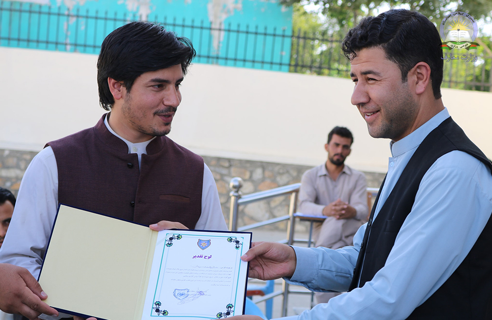 فراغت بیش از صد پنجاه تن از استادان مکاتب خصوصی از سیمینار ارتقای ظرفیت در ولایت غزنی