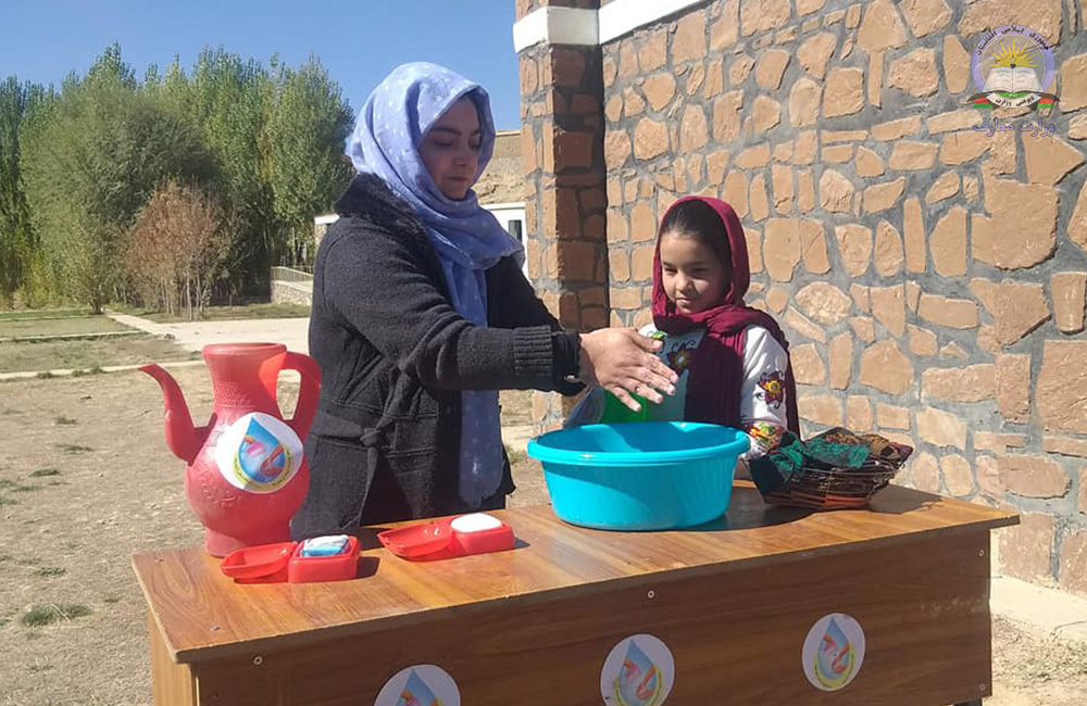 از روز جهانی شستن دست‌ها در مکاتب ولایت غور تجلیل به عمل آمد