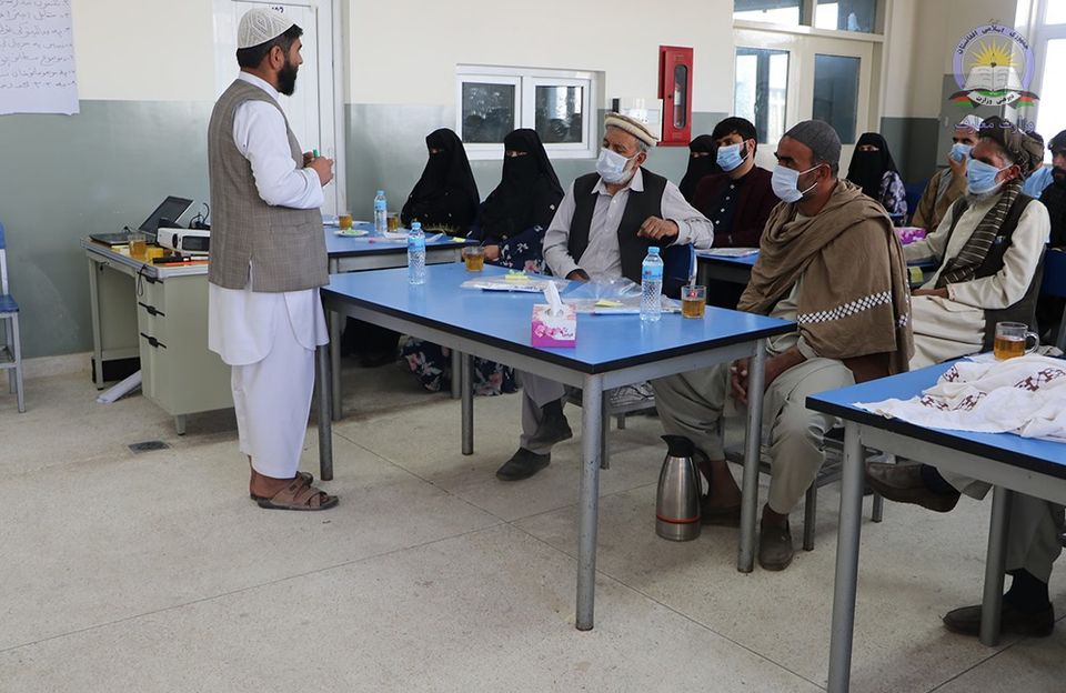 میدان وردک کې د چټګو زده کړو ټولګیو ښوونکو ته د ظرفیت لوړونې ورکشاپ جوړ شو