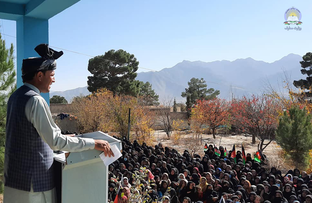 پکتيا پوهنې رييس د نجونو له هغې ليسې ليدنه وکړه چې ٣٠٠٠ زده کوونکې پکې زده کړې کوي!