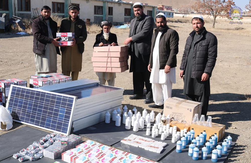 د لوګر ۱۰۰ ښوونځي په اړینو لابراتواري توکو سمبالېږي