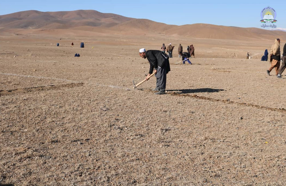 د پل علم پر ۲۵۰ مستحقو ښوونکو د ځمکې نومرې ووېشل شوې