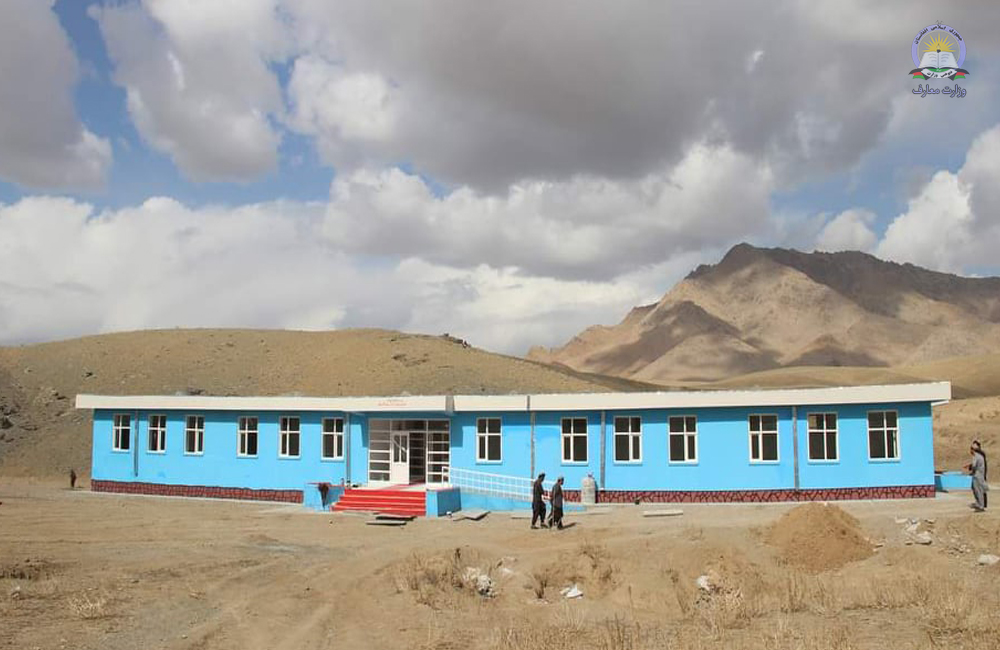 زابل کې د ۱۰ بابه ښوونځيو نوې ودانۍ پرانېستل شوې