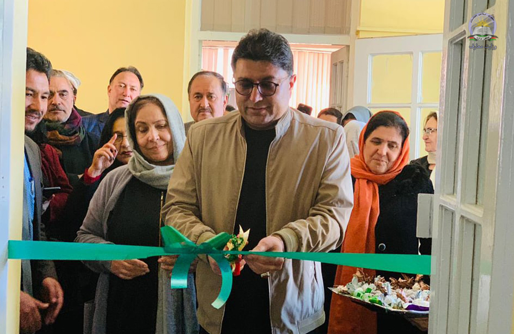 دکابل ښار د رابعه بلخي د نجونو په لېسه کې د کمپیوټر خونه پرانیستل شو