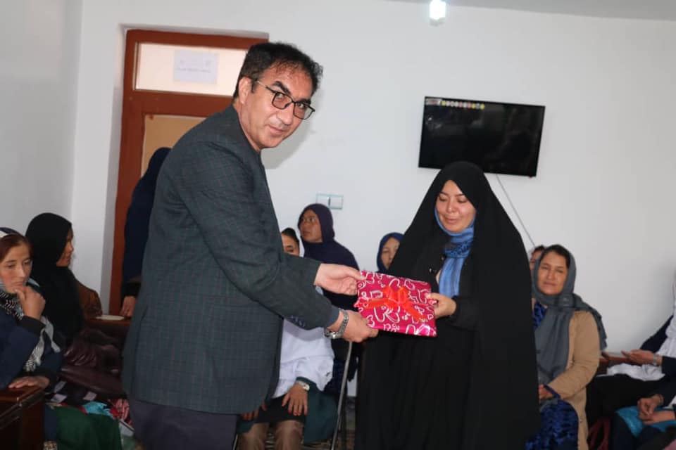 د دایکنډي ولایت د پوهنې ریاست کې د ښځو نړیواله ورځ ولمانځل شوه