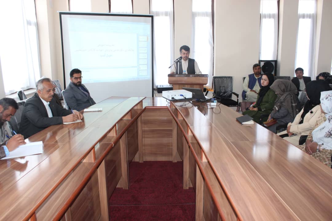 سرپل ولايت کې د پوهنې ریاست کارکوونکو ته روزنیز ورکشاپ جوړ شو