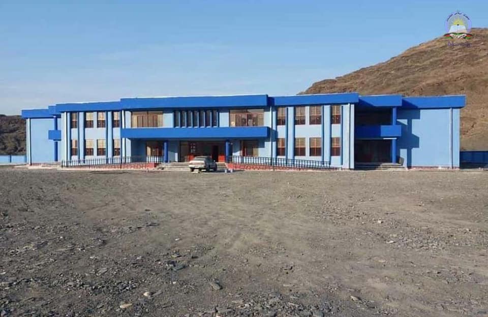 ننګرهار کې یوه ښوونځي ته نوې ودانۍ جوړه او ګټې اخيستنې ته وسپارل شوه