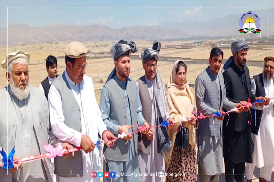 ننګرهار ولایت کې ښوونکو ته د ځمکو ویش پیل شو