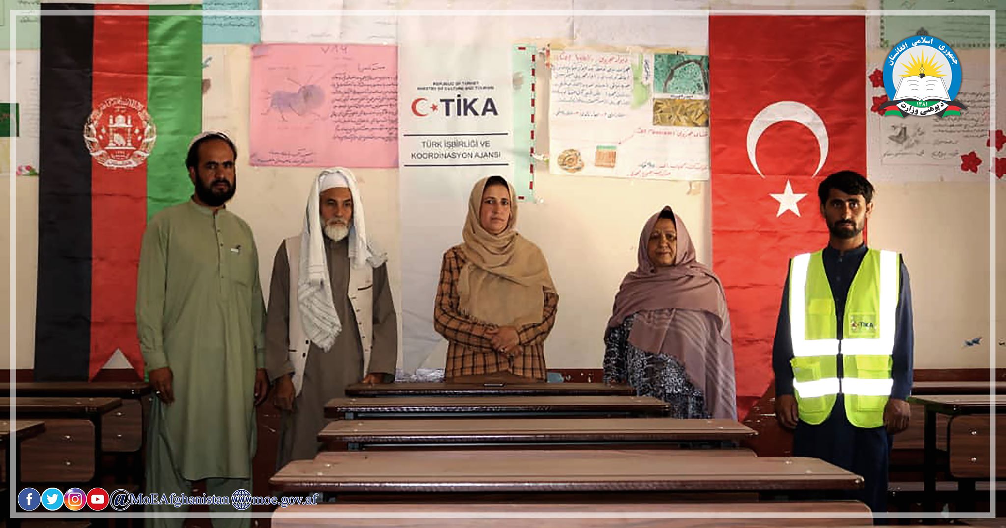 د غزني ولایت پوهنی ریاست سره ۶۵۰ پايې میزونه او څوکۍ مرسته شوې