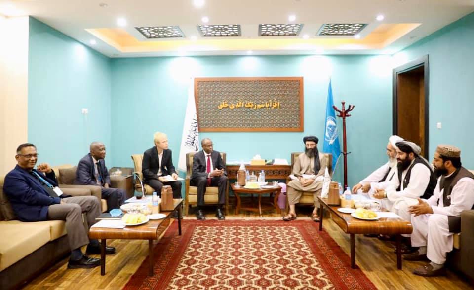 د پوهنې وزارت سرپرست وزیر د یونسیف داجرایوي معاون او ورسره پلاوي سره په خپل کاري دفتر کې لیدنه وکړه