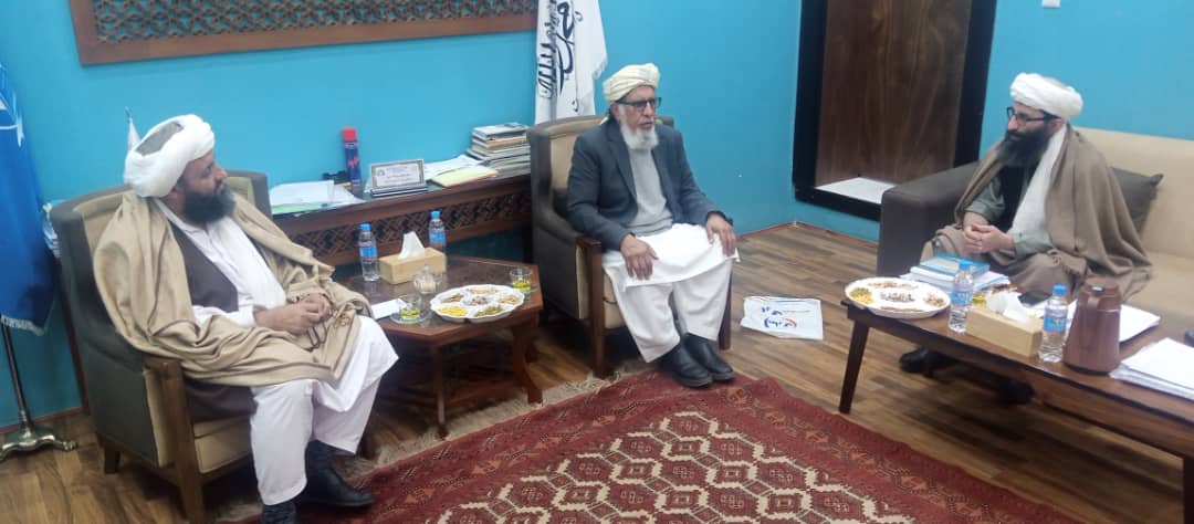 سرپرست وزارت معارف با داکتر فاروق اعظم دیدار کرد