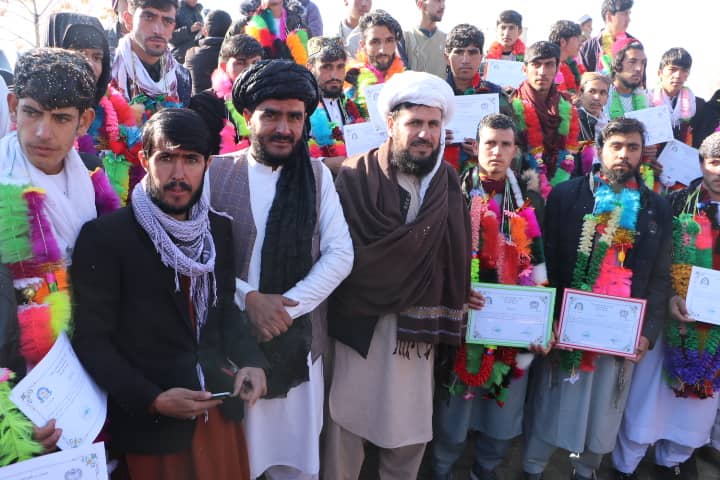 د میدان وردګو ولایت د اول بابا لېسې د زده کوونکو د فراغت لمانځغونډې وشوه