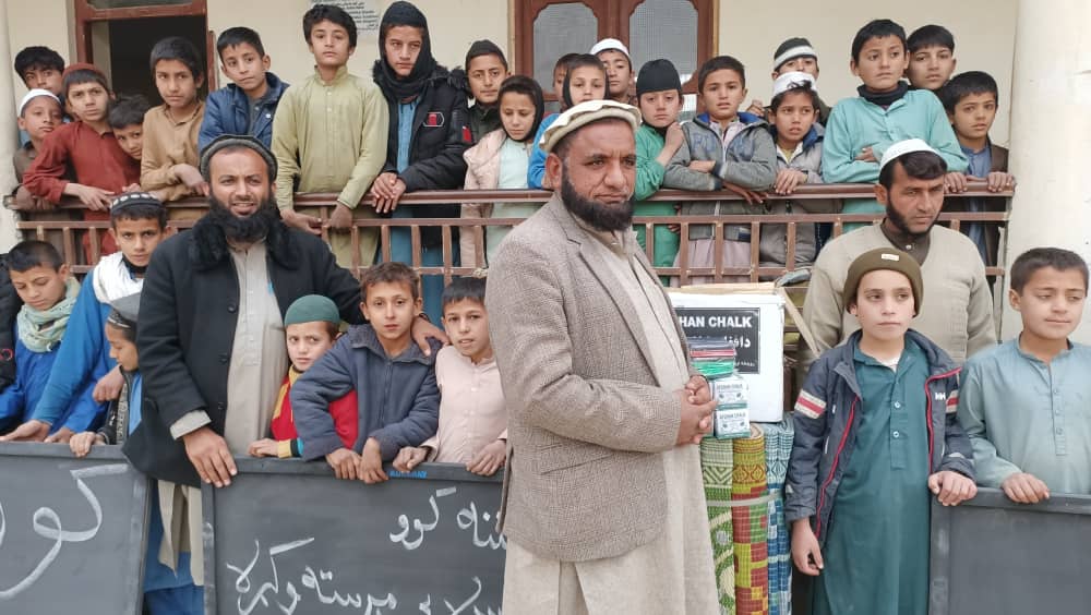 مساعدت  لوازم درسی و مواد غذایی برای شماری از مکتب های ولایت ننگرهار