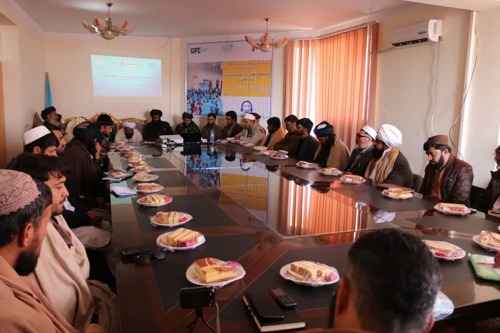 محفل گزارش دهی کمک های موسسه ی " کوار "  برای شماری از مکتب های ولایت غزنی 