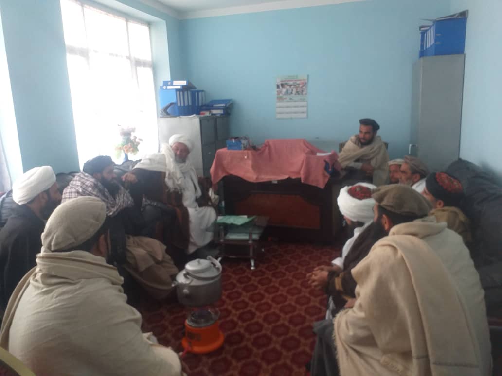 د کاپيسا ولايت د پوهنې رييس د تګاب ولسوالۍ د پوهنې له مسوولينو سره وکتل